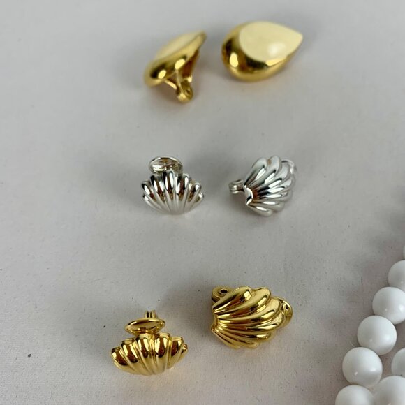 Set of 6 MONET Jewelry 4 Earrings, 1 Necklace In Gold & White Beads, 1 Brooch - Picture 4 of 13